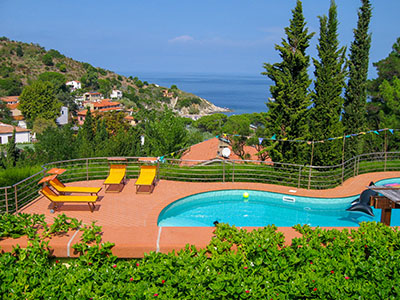 Piscina vista mare